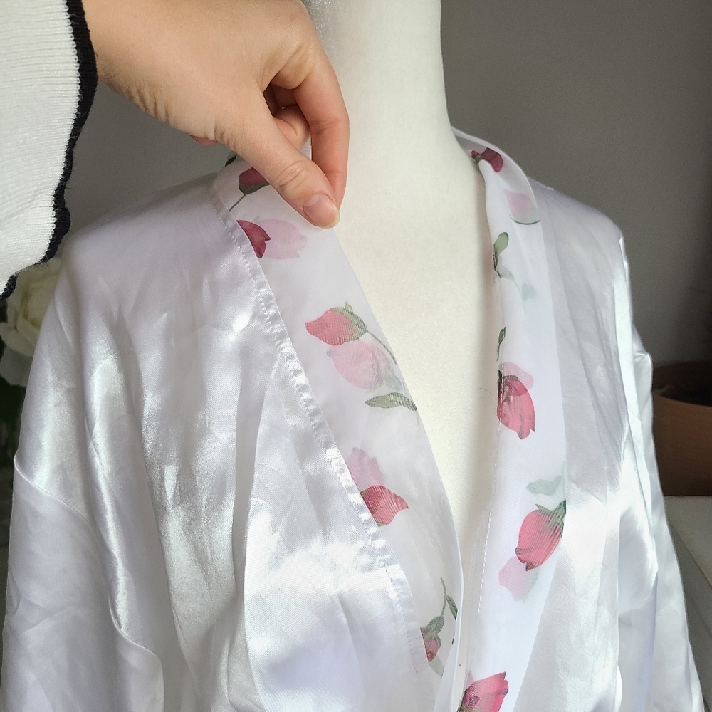 Yves Rocher White Robe with Roses - Picture 2 of 5
